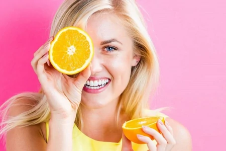 Ezért kell nyáron C-vitamint szedni